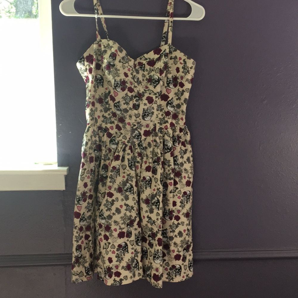 Short cream dress with flowers